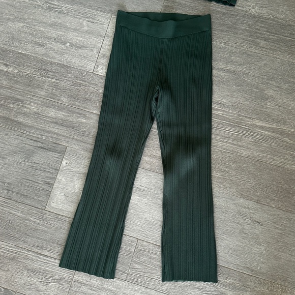 Veronica Beard tonal Ribbed knit Pant and top set - Picture 7 of 8